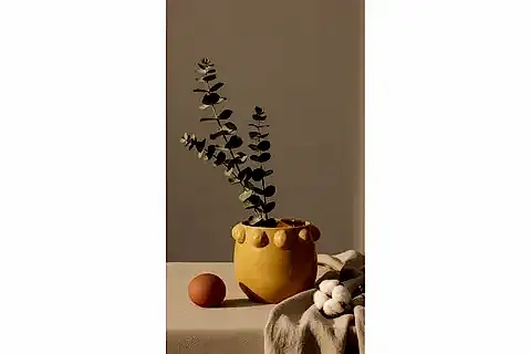 EL YAPIMI SARI NOKTALI KABARTMALI TERRACOTTA SAKSI
