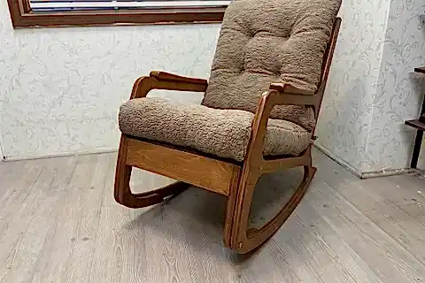 KONTES SALLANAN SANDALYE, TEDDY KAHVE, AÇIK CEVİZ AYAK